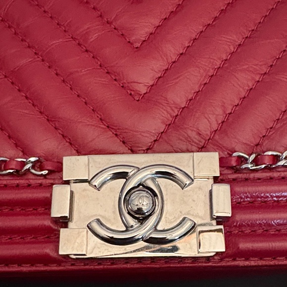Chanel Red Chevron Quilted Shoulder Bag - Picture 2 of 8